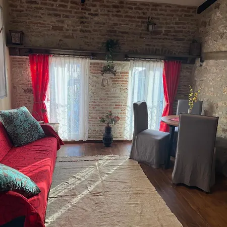 The Old Stone House Apartment